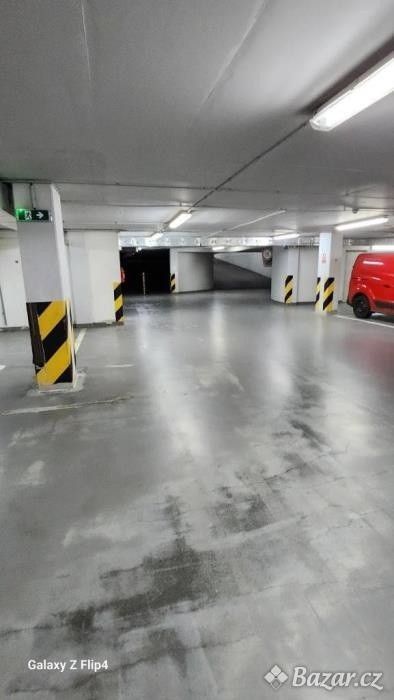 Garáže, Praha, 152 00