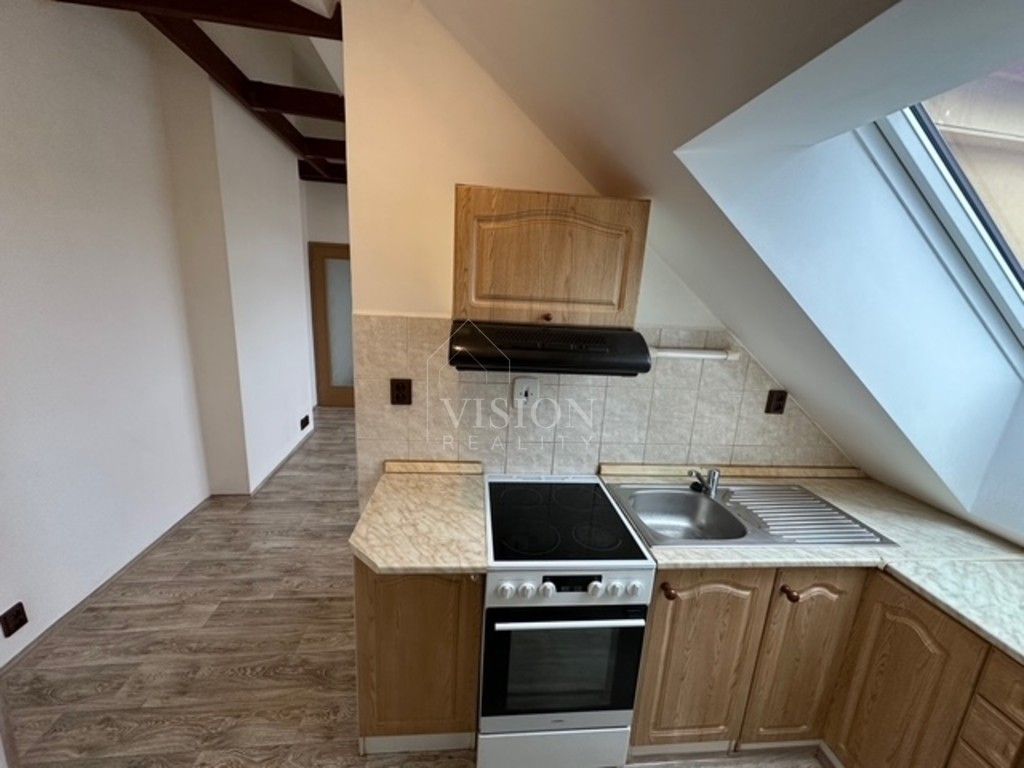 Pronájem byt 2+kk - Dukelská, Sezimovo Ústí, 37 m²