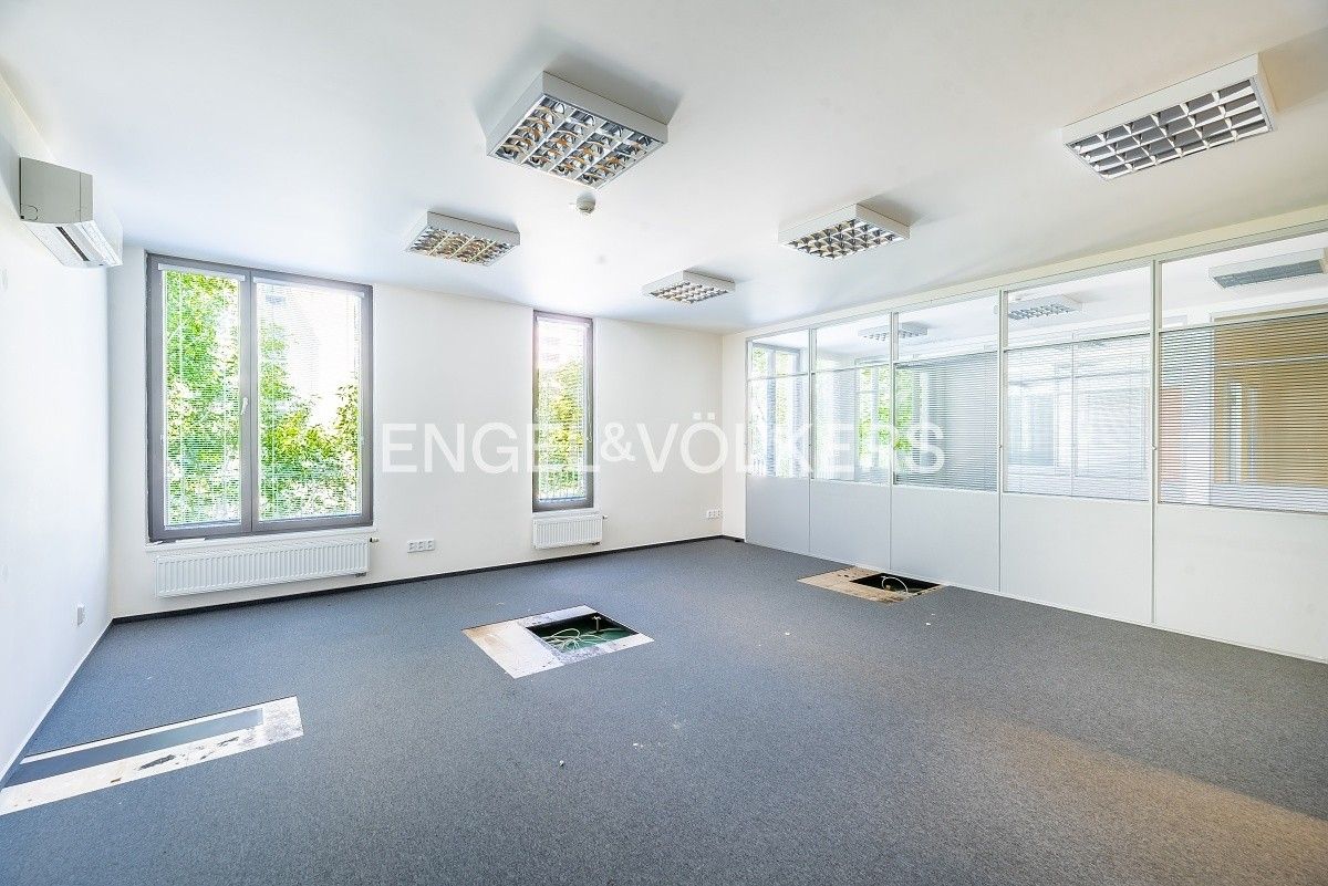 Pronájem kancelář - Sokolovská 979, Praha, 672 m²