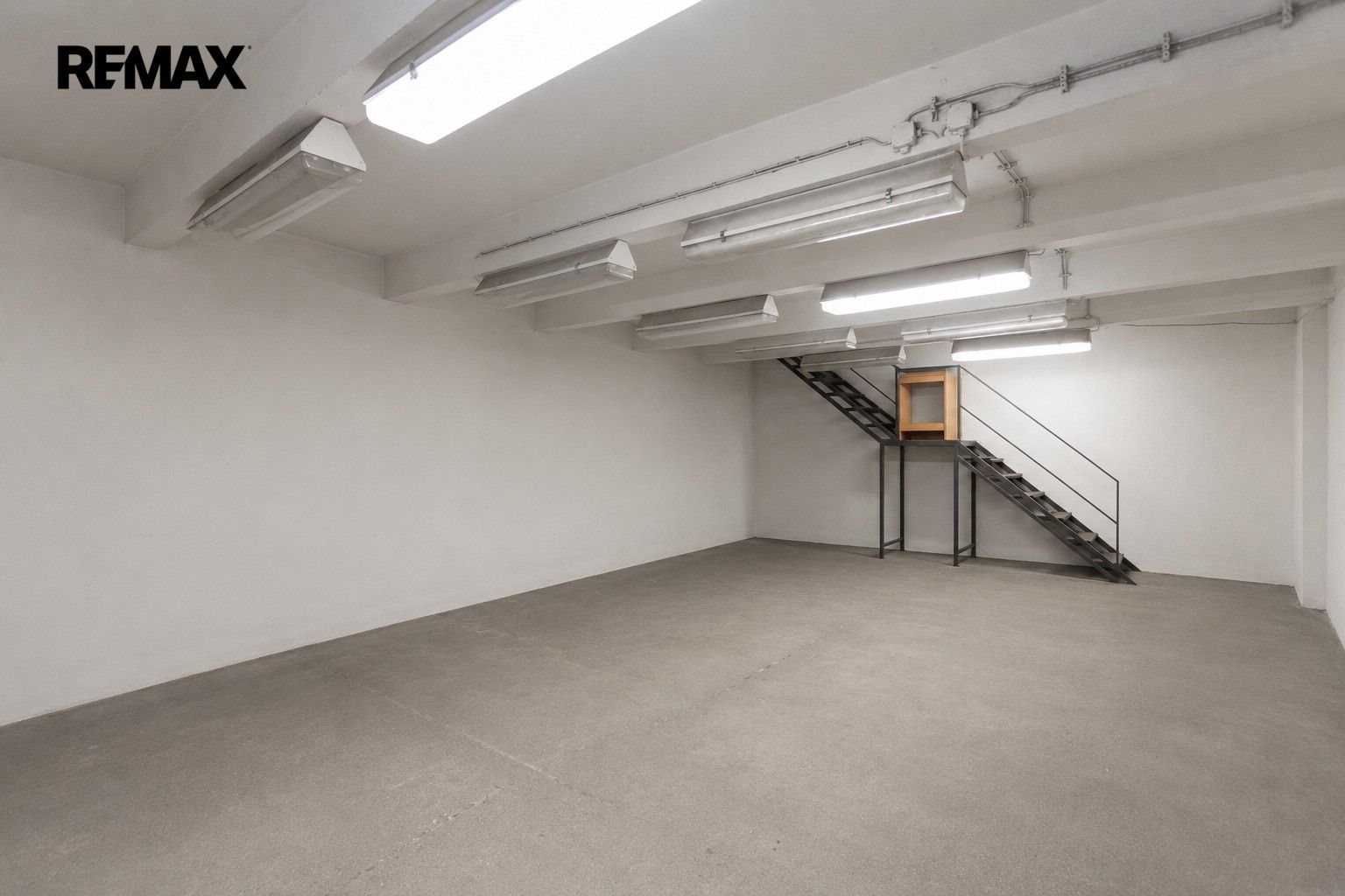 Sklady, Starostrašnická, Praha Strašnice, 140 m² - 1