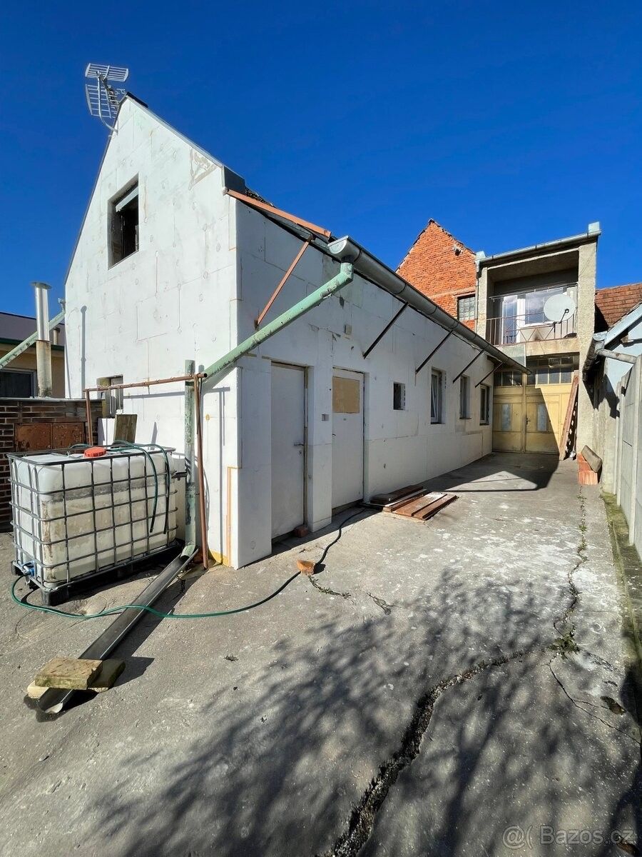 Prodej rodinný dům - Šumice, 687 31