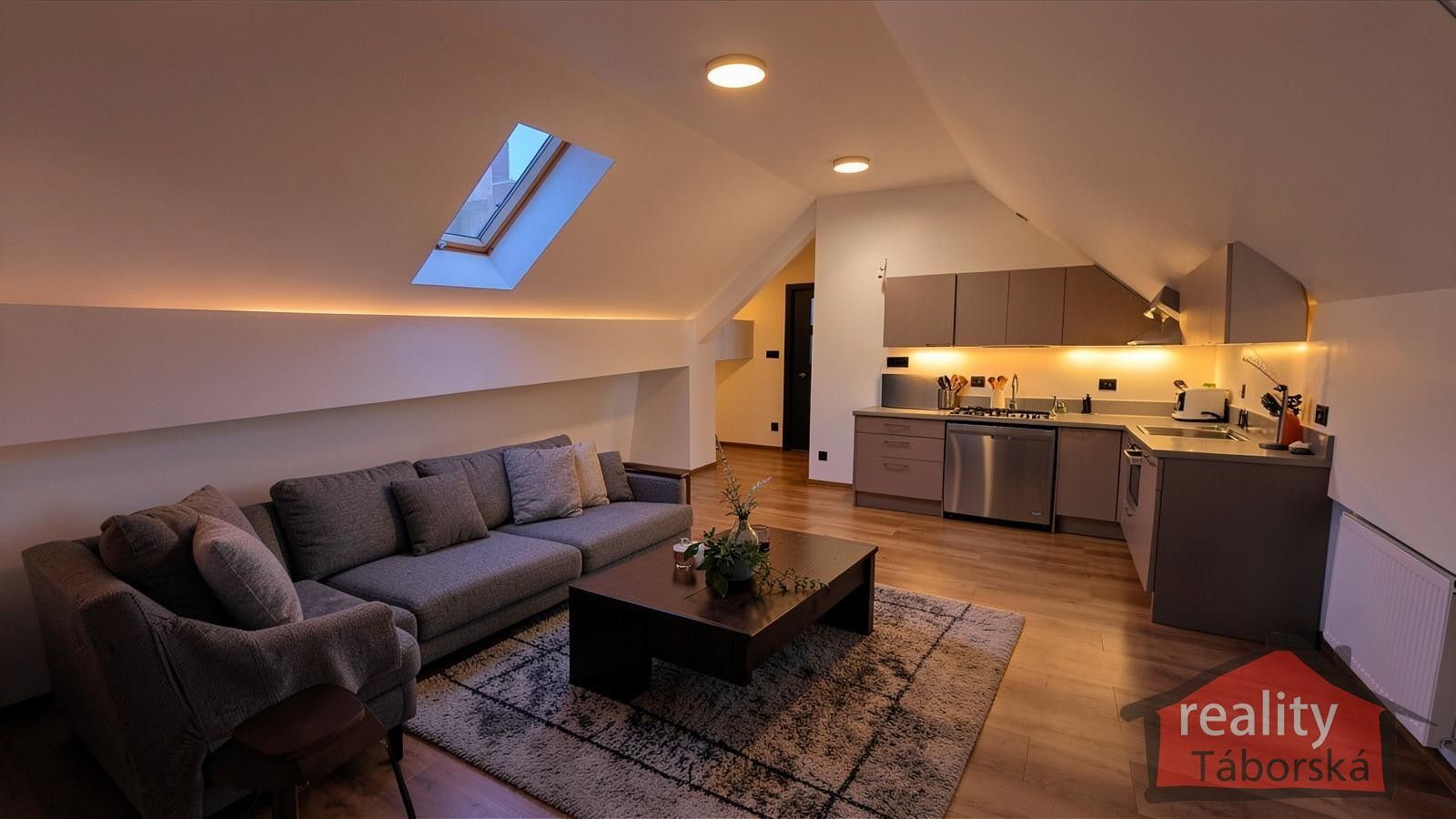 Prodej byt 2+kk - Nupacká, Nupaky, 82 m² - 5