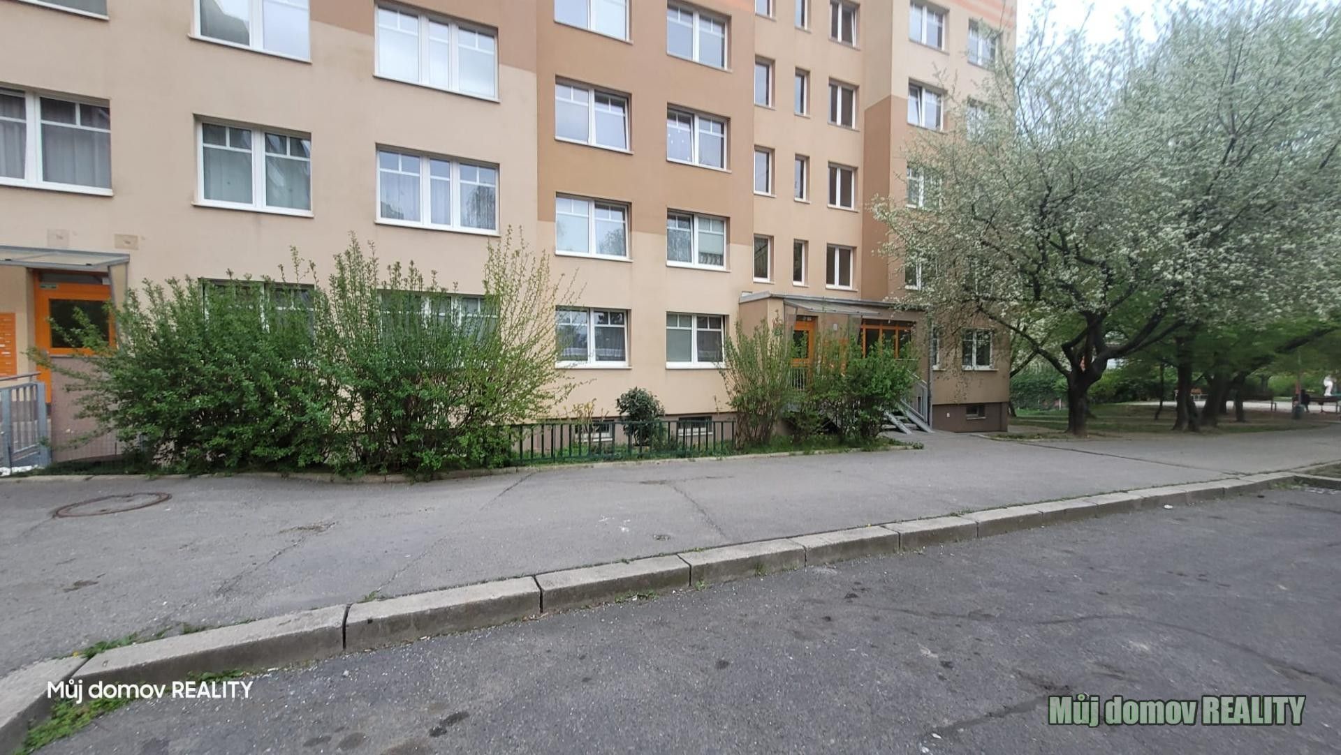 Pronájem byt 1+1 - Vondroušova, Praha, 35 m²