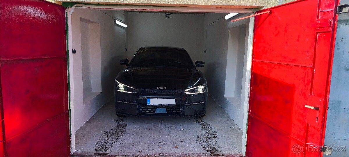 Garáže, Ostrava, 700 30