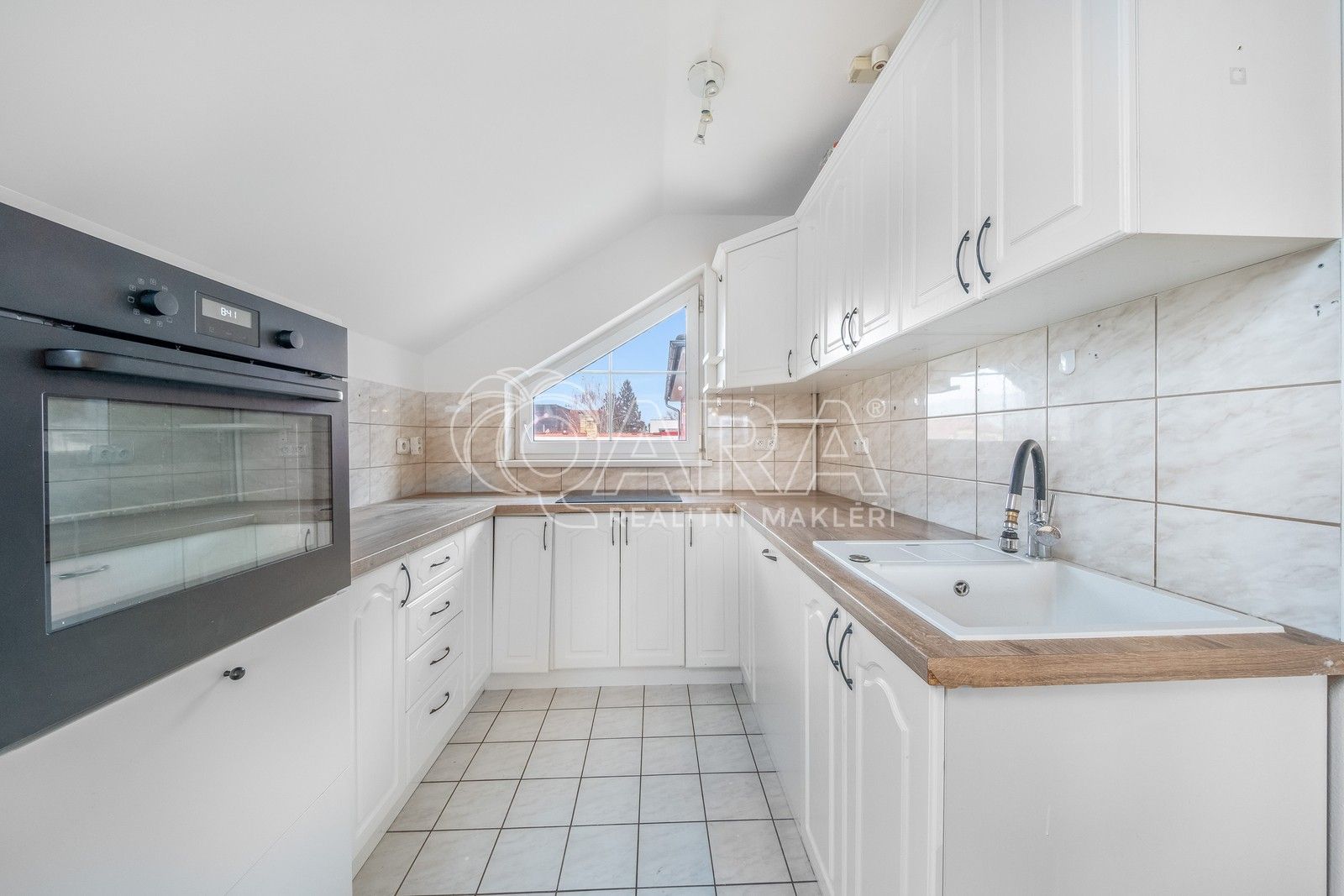 Pronájem byt 3+kk - Raisova, Dobřichovice, 72 m²