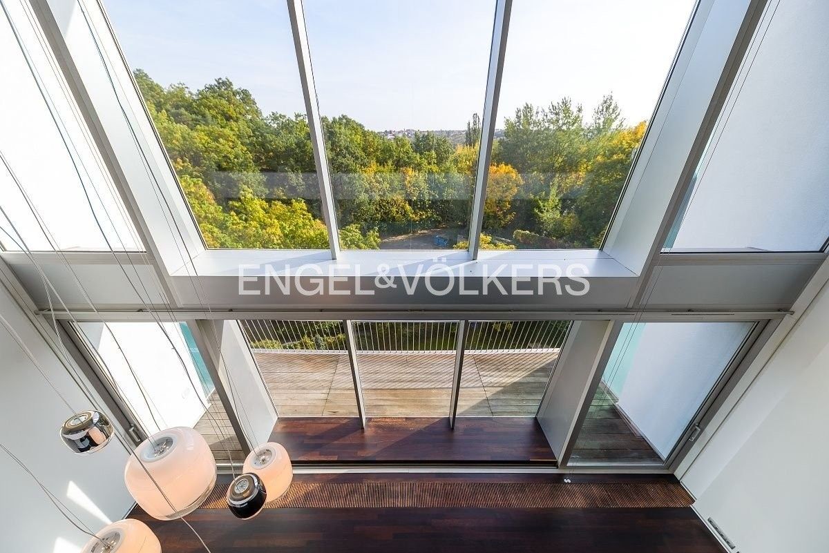 Pronájem byt - Na Hřebenkách, Praha, 297 m²