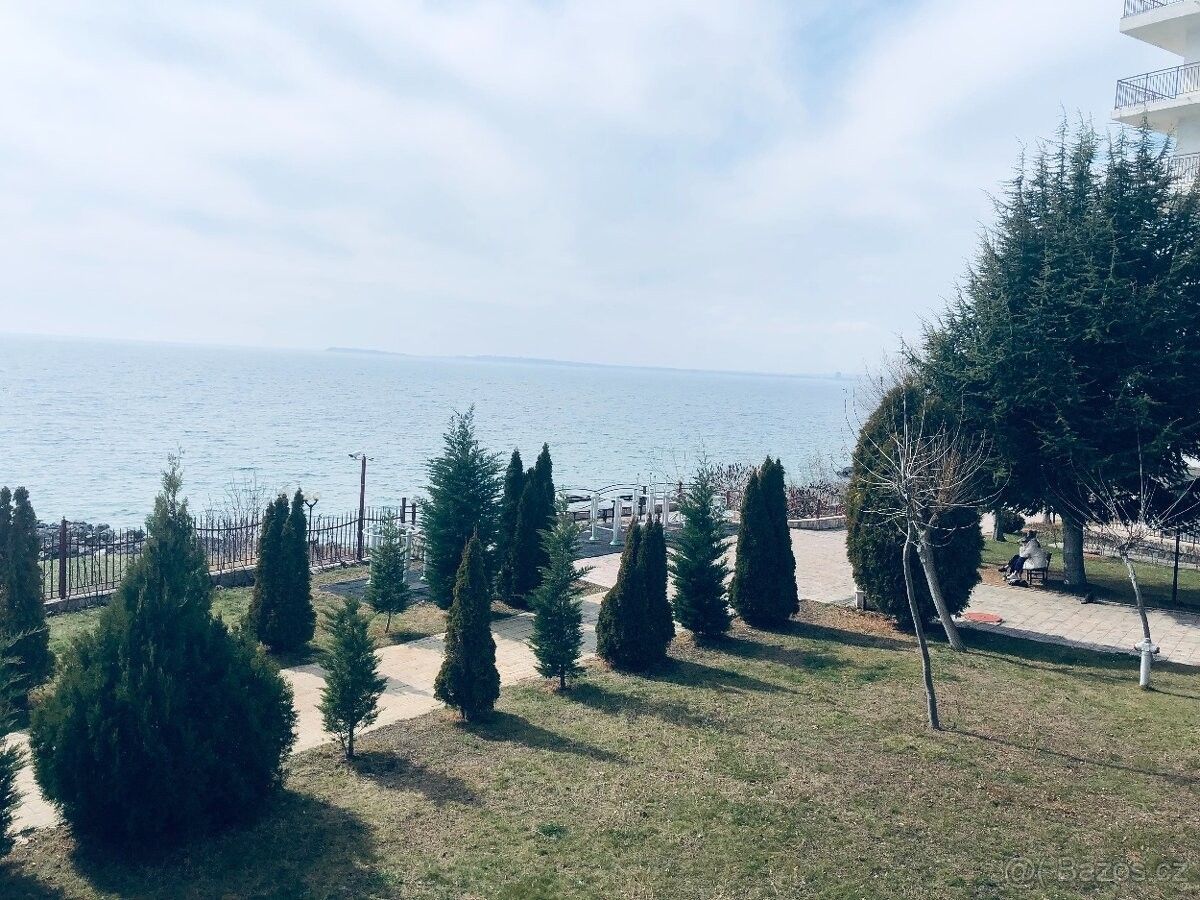 Byty, 987 66, Zahraničí