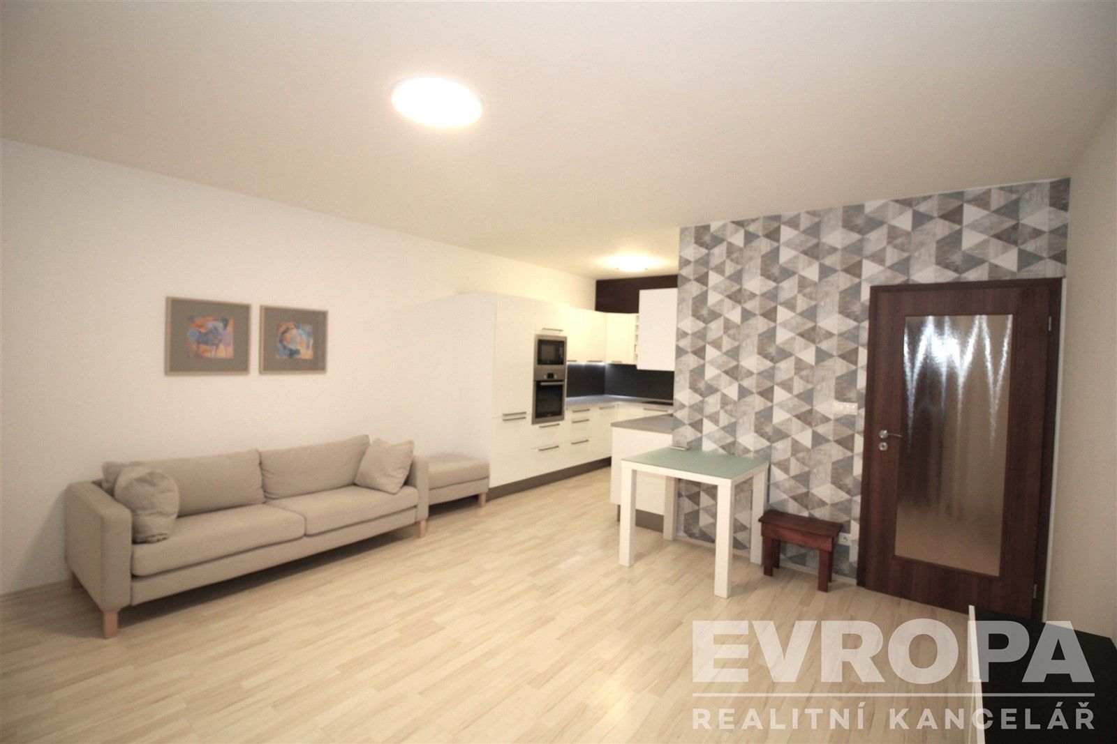 Pronájem byt 2+kk - Jurkovičova, Praha, 53 m²