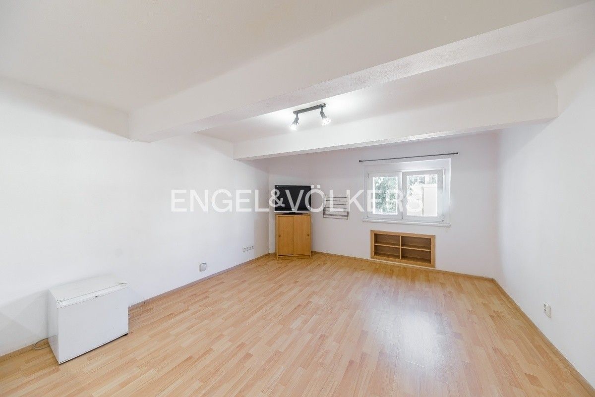 Pronájem byt 1+kk - Kotěrova 1588, Praha, 22 m²