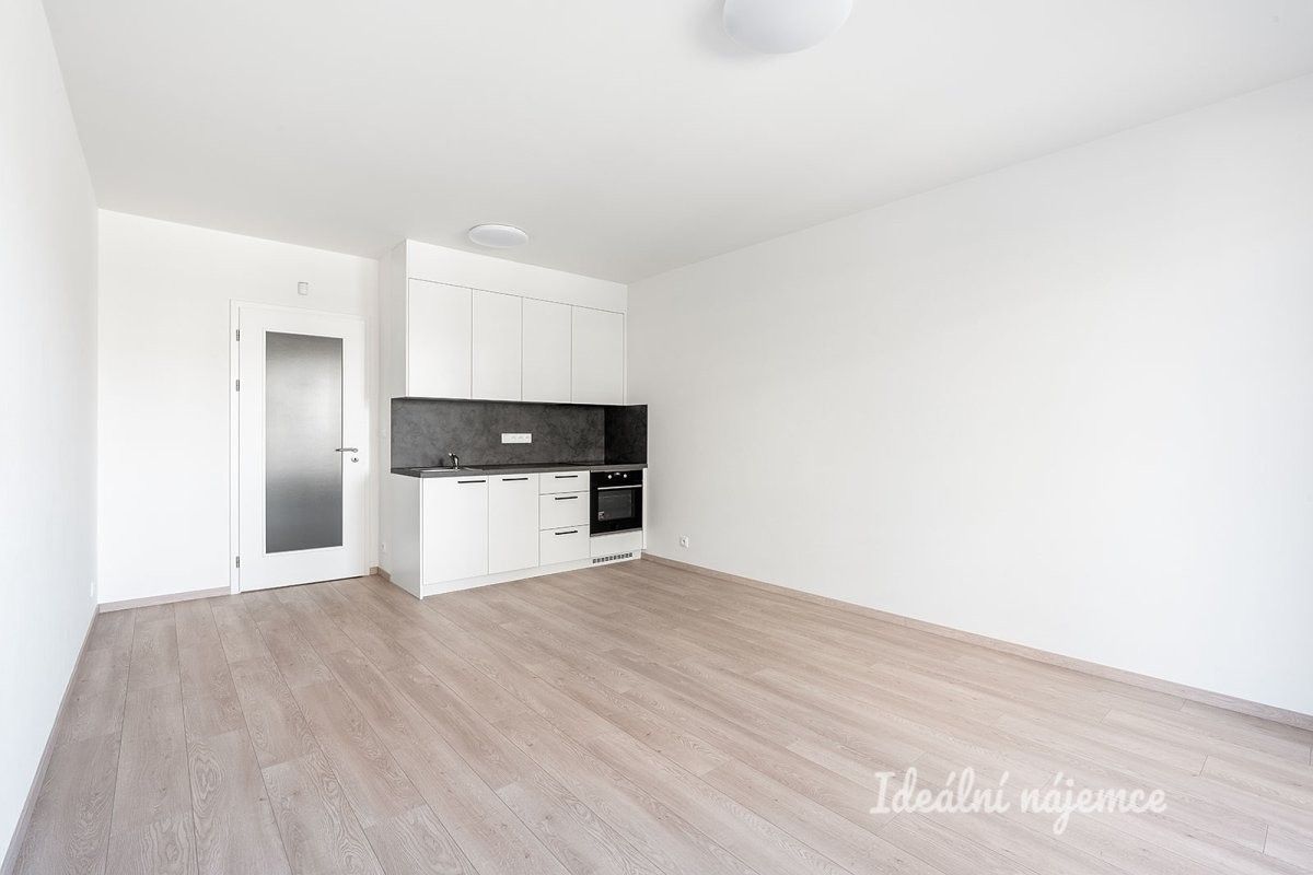 1+kk, Sokolovská, Praha, 33 m² - 1