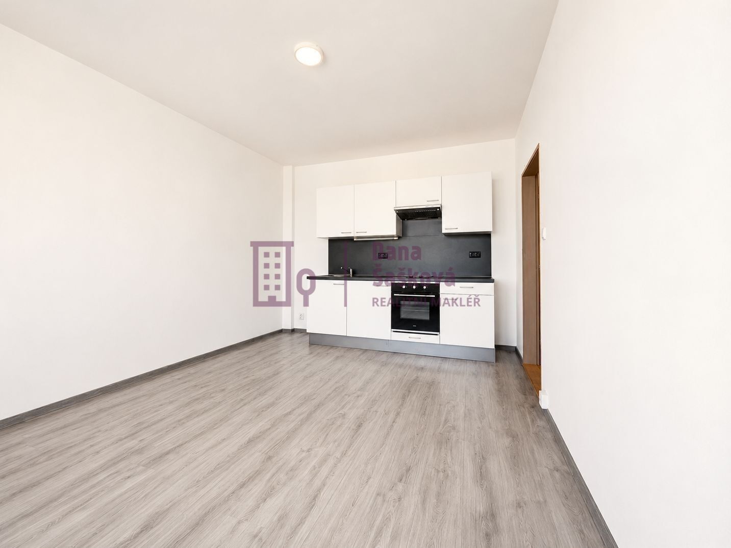 2+kk, sídliště Vajgar 531, Jindřichův Hradec III, 31 m²