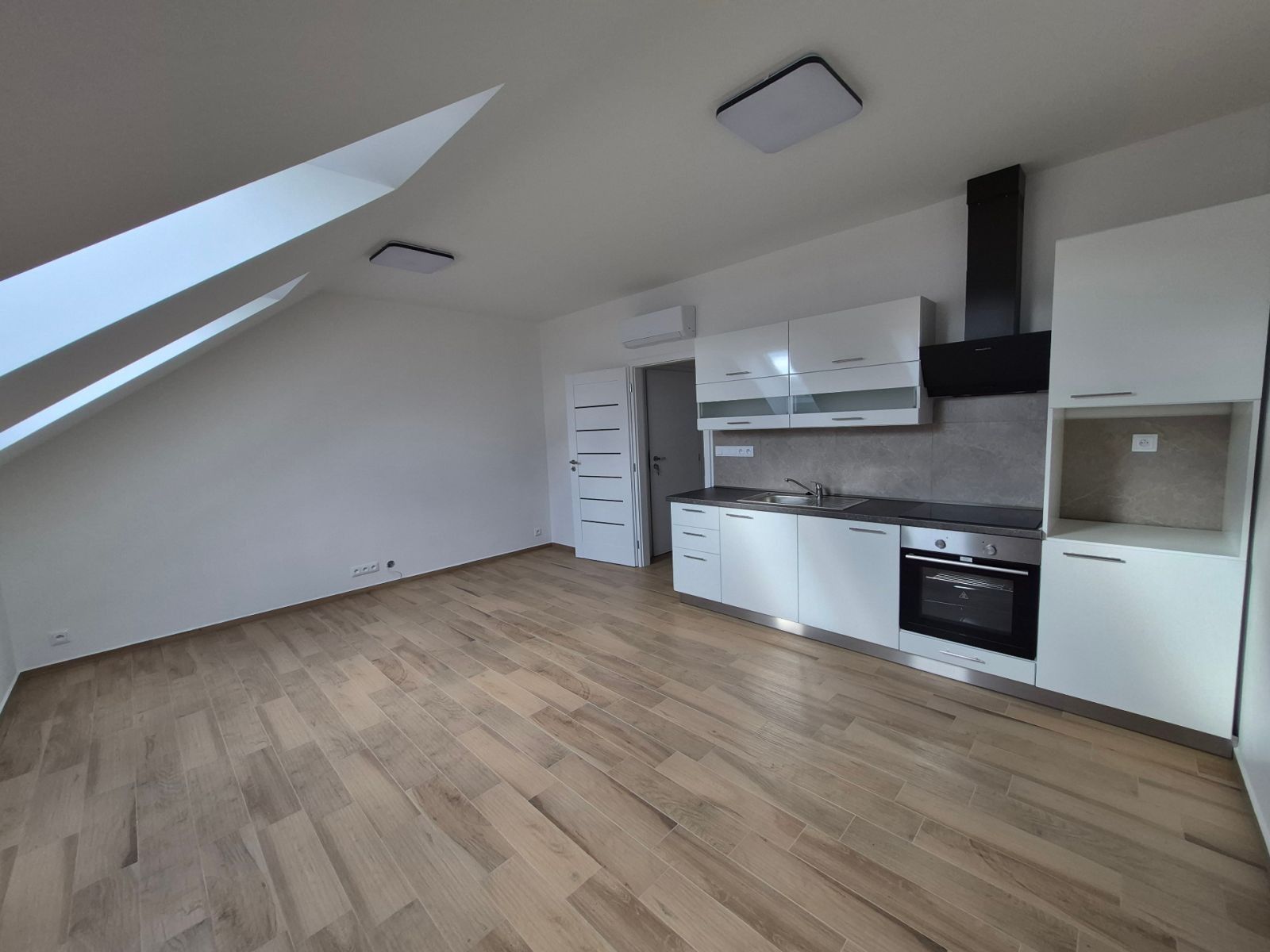 2+kk, Revoluční, Přeštice - Přeštice, Plzeňský kraj, 45 m² - 1