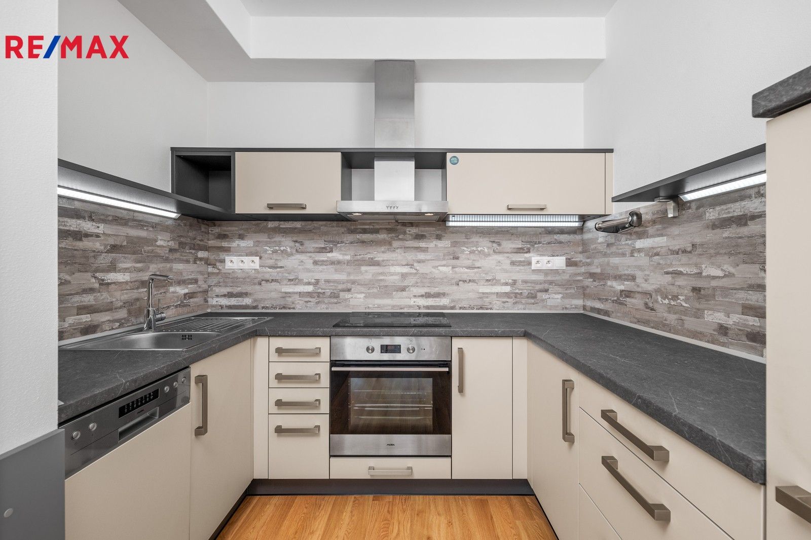 Pronájem byt 3+kk - Husova tř., České Budějovice, 78 m²