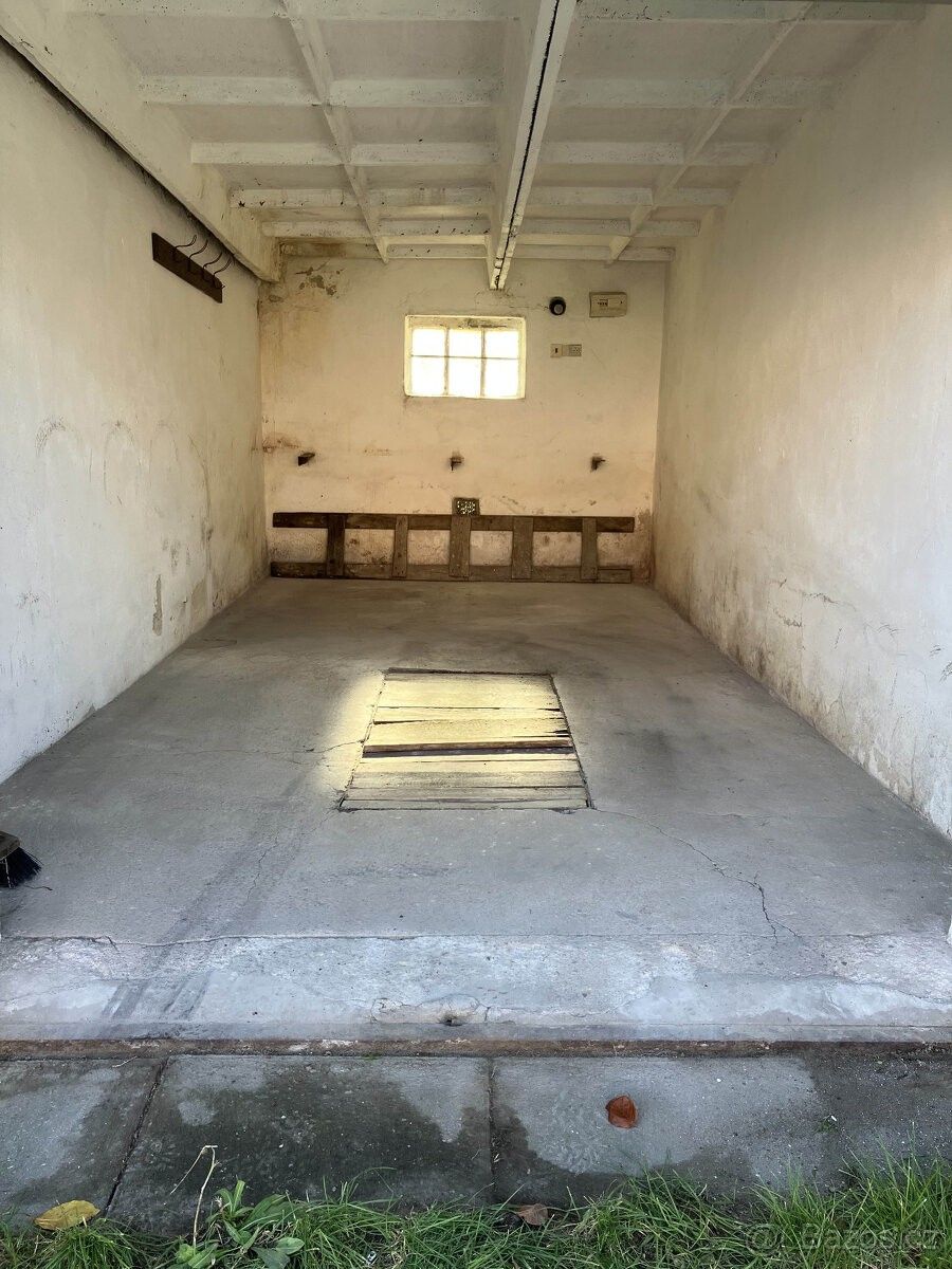 Garáže, Kolín, 280 02