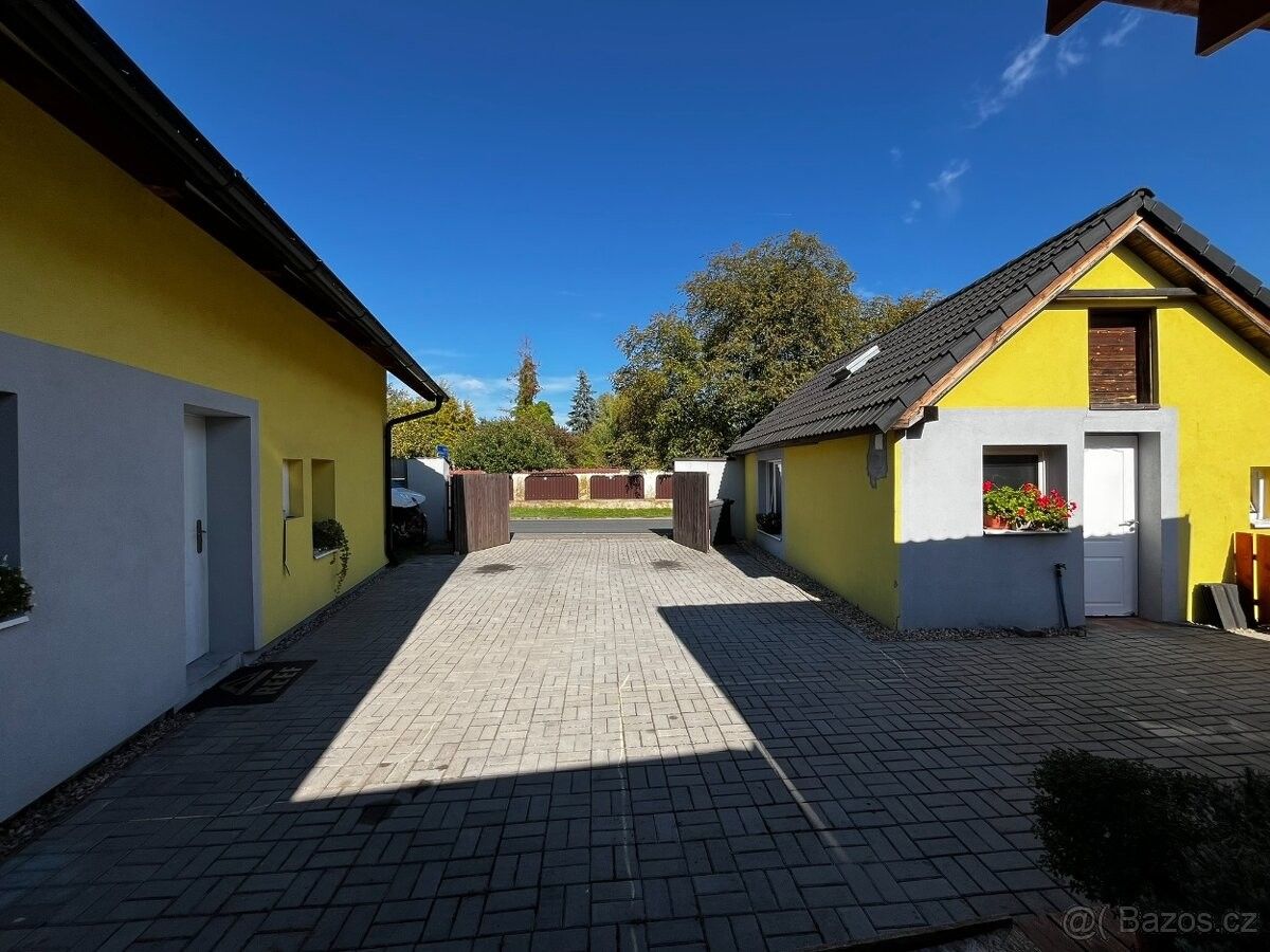 Rodinné domy, Tišice, 277 15