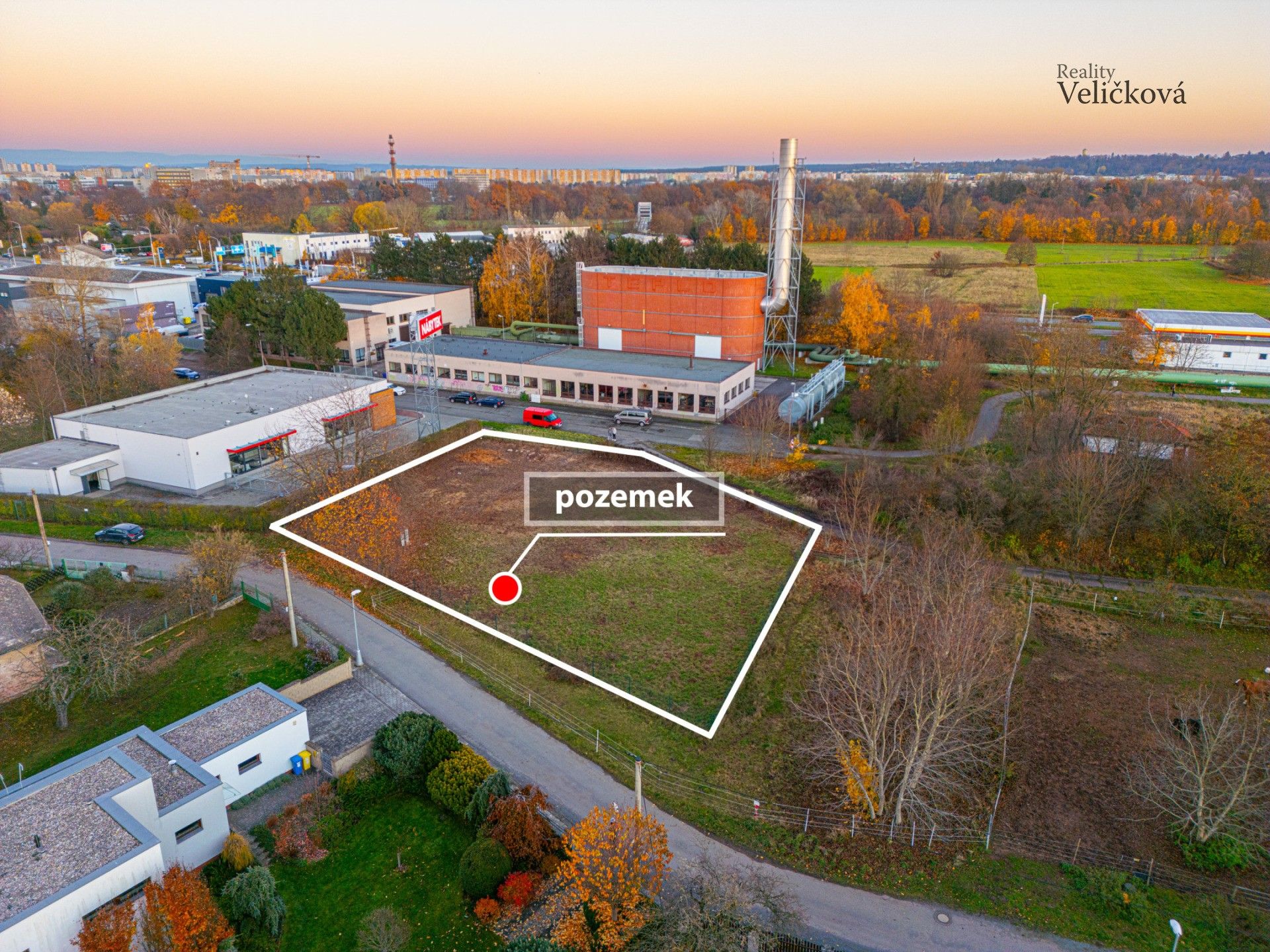 Pronájem pozemek - Hradec Králové, 2 200 m²