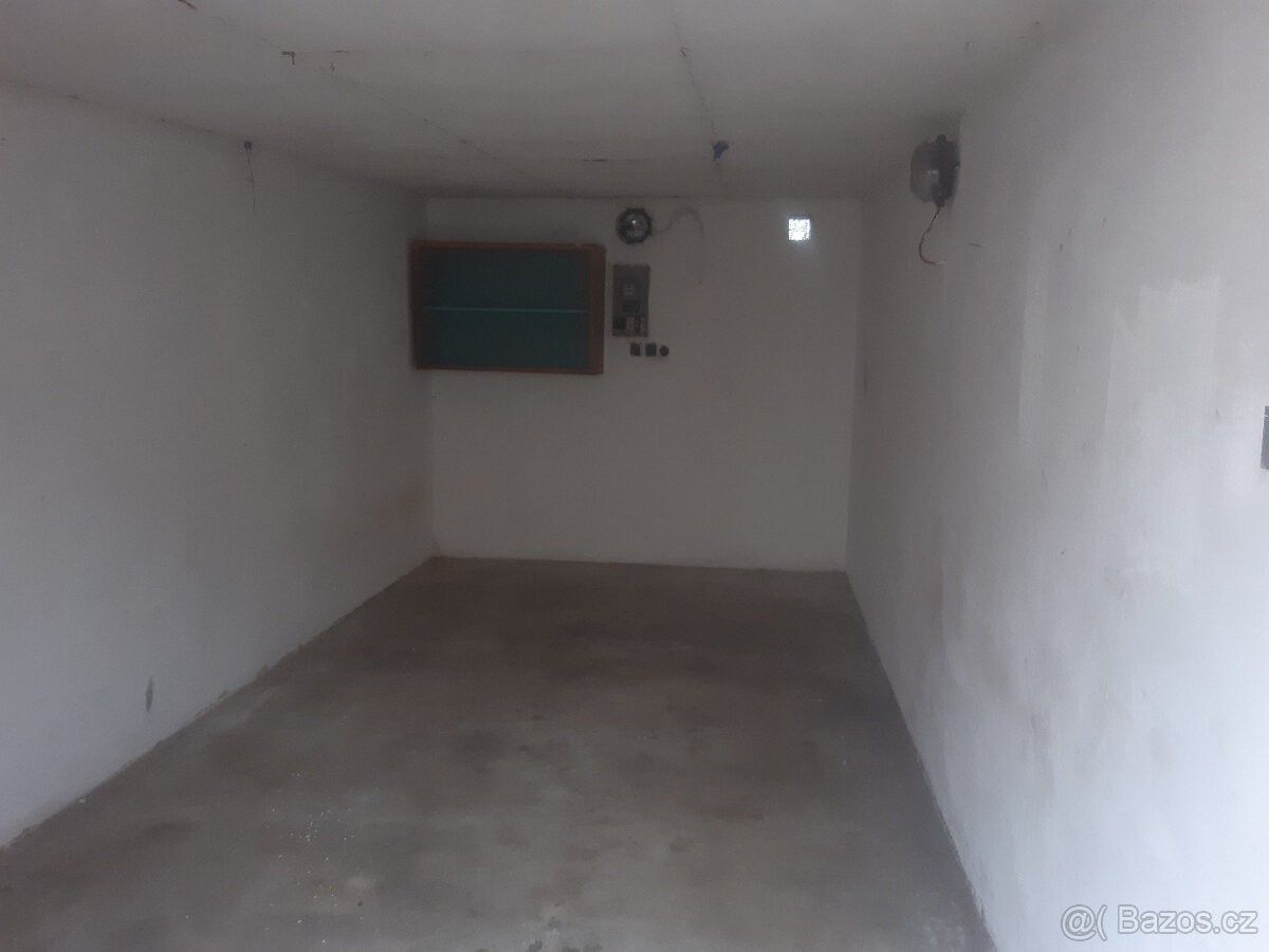 Garáže, Louny, 440 01