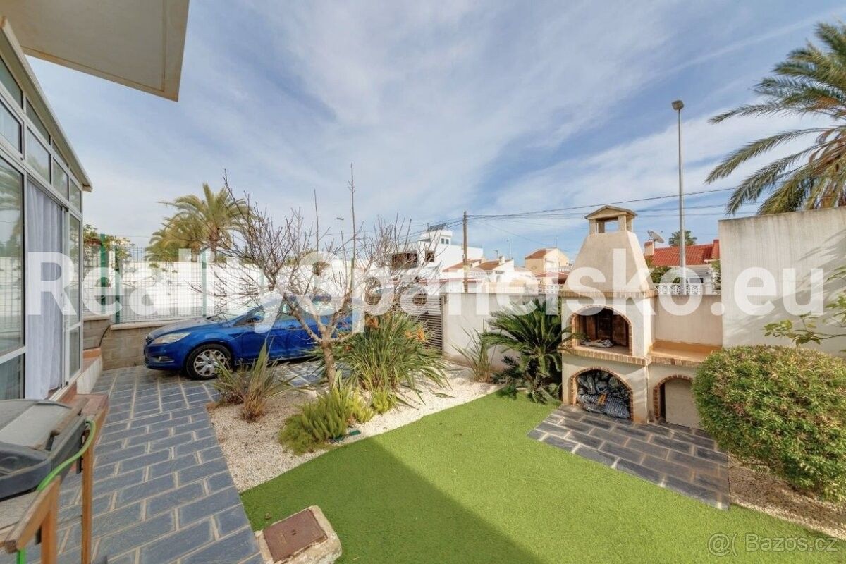 Rodinné domy, 987 66, Zahraničí