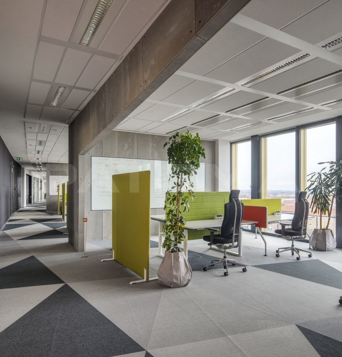 Pronájem kancelář - Pikrtova, Praha, 989 m²