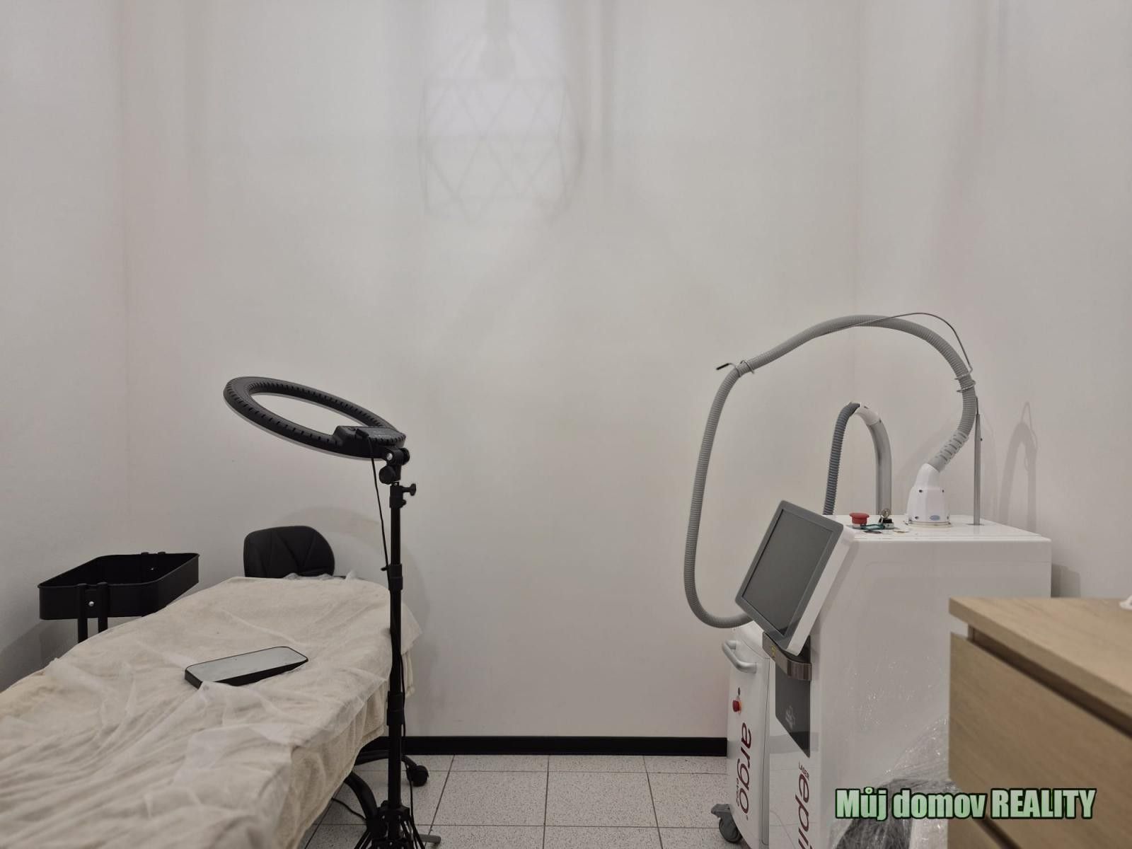 Pronájem komerční - bratří Dohalských, Praha, 233 m²