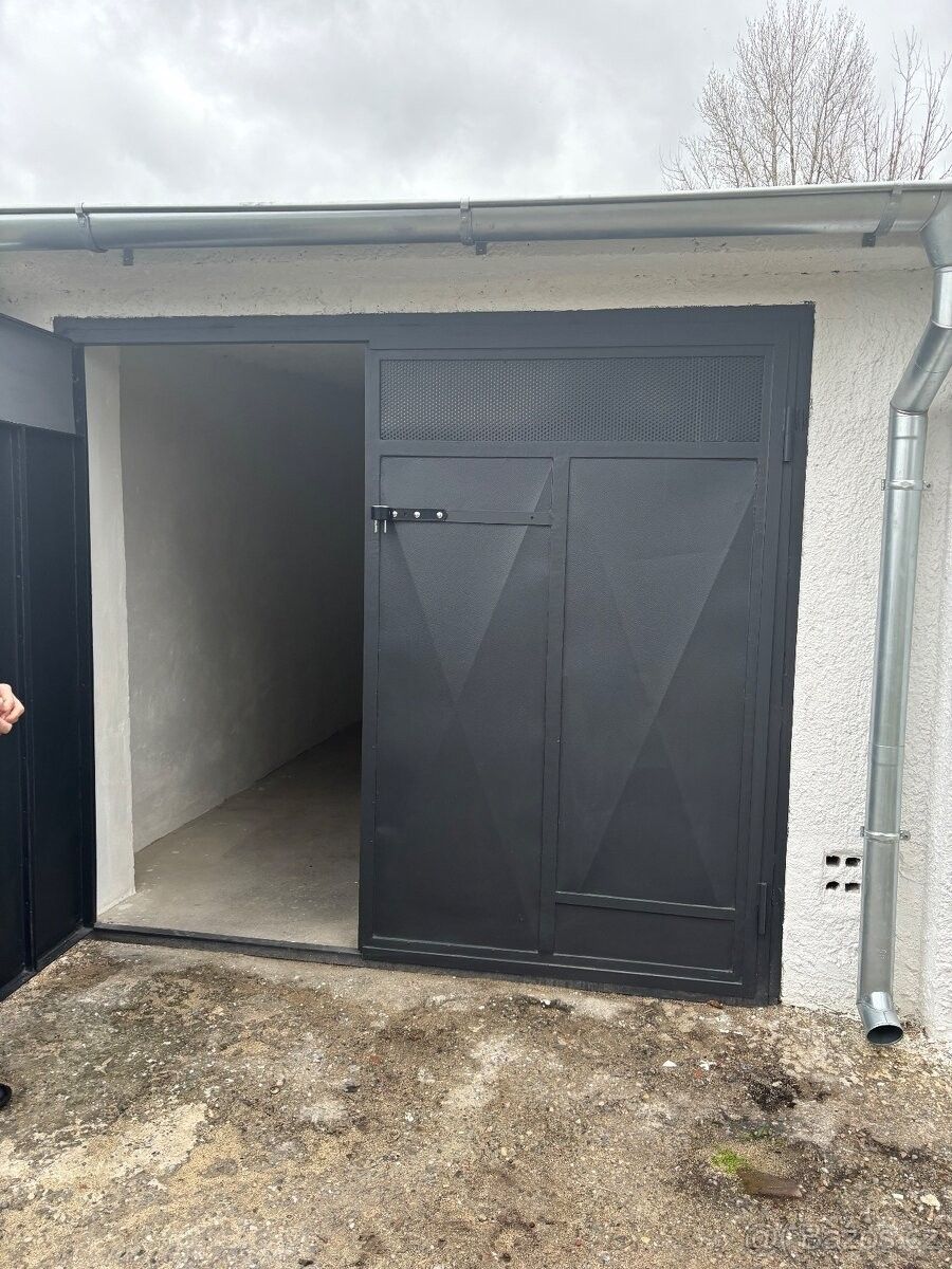 Prodej garáž - Hodonín, 695 01