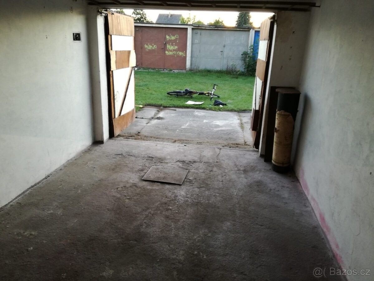 Pronájem garáž - Boršov nad Vltavou, 370 01