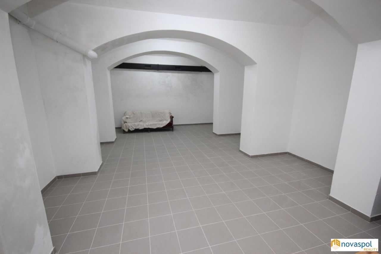 Sklady, Táboritská, Praha, 90 m²