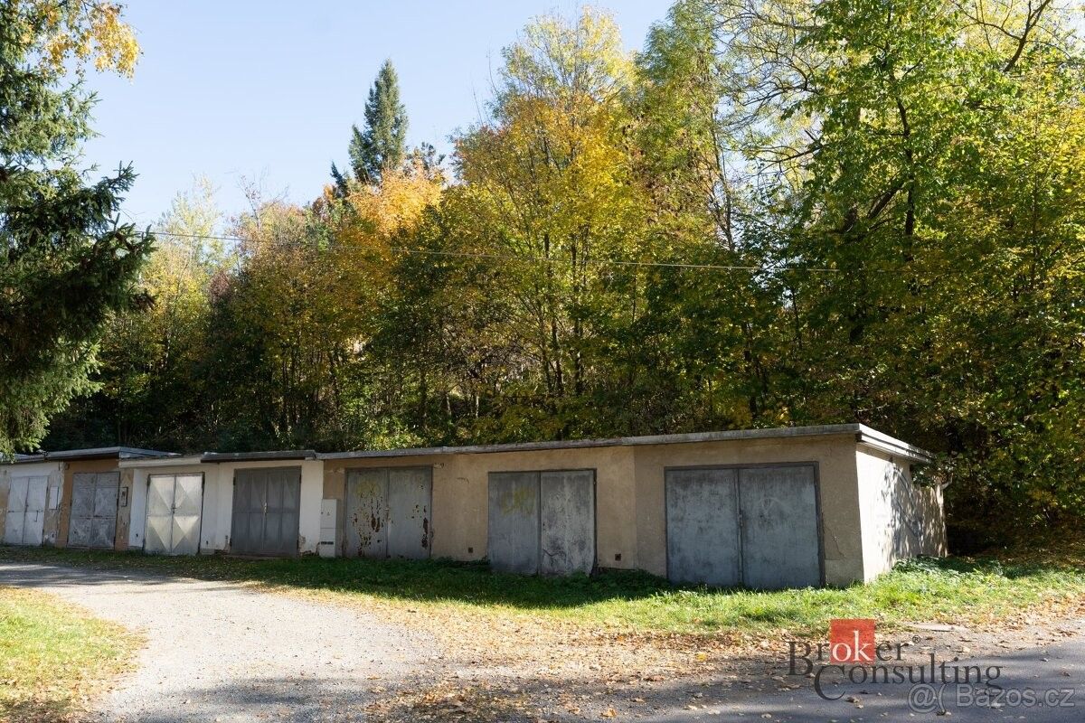 Garáže, Jedovnice, 679 06 - 1
