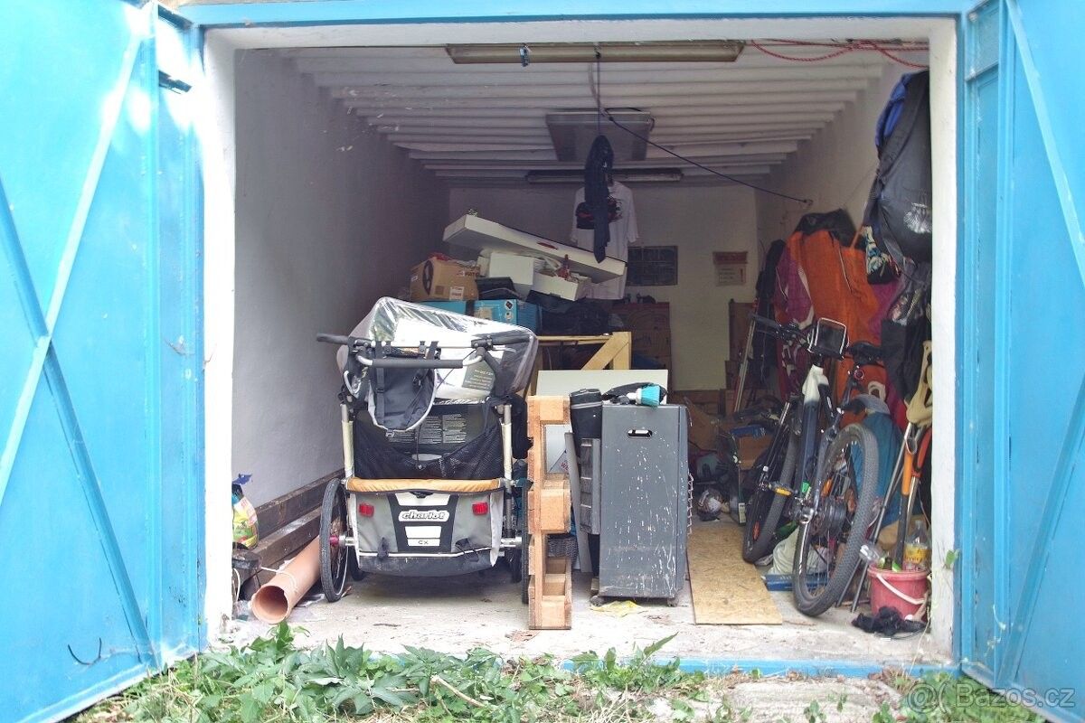 Garáže, Brno, 618 00