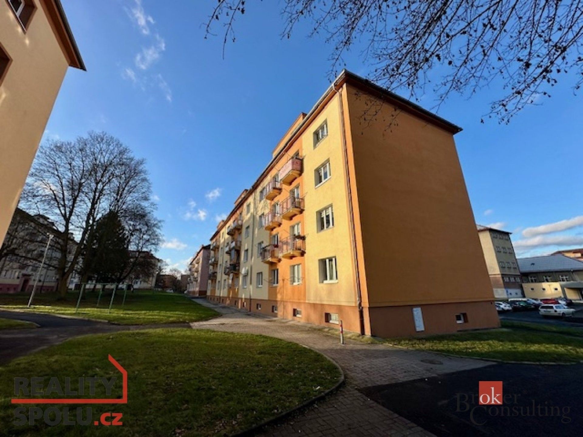 2+1, Myslbekova, Ostrov, 63 m²