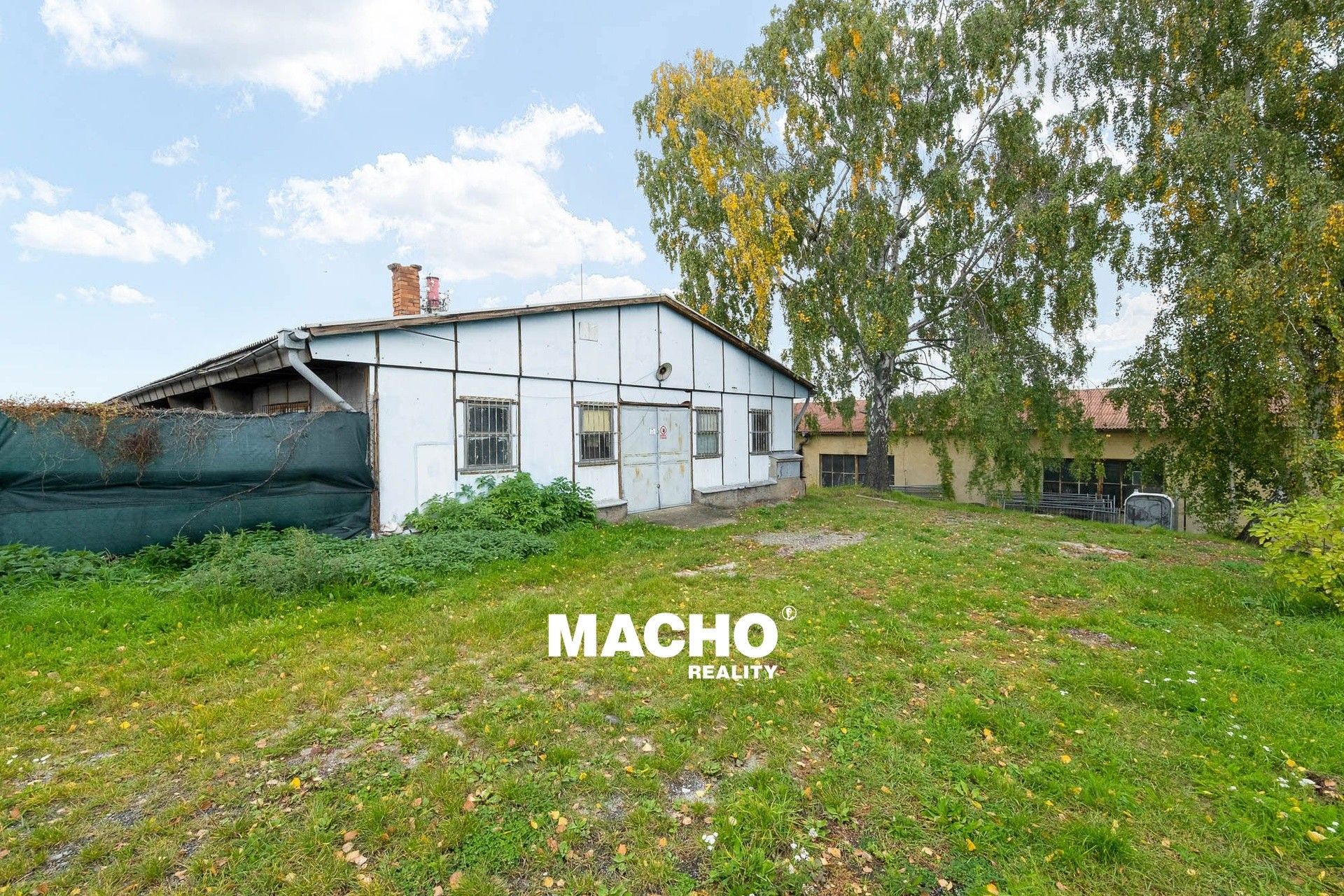 Sklady, K Vodojemu, Chrášťany, 588 m²