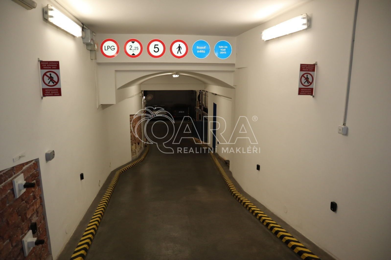 Garáž · 18 m² · Štěpánská  , Praha Nové Město - 3