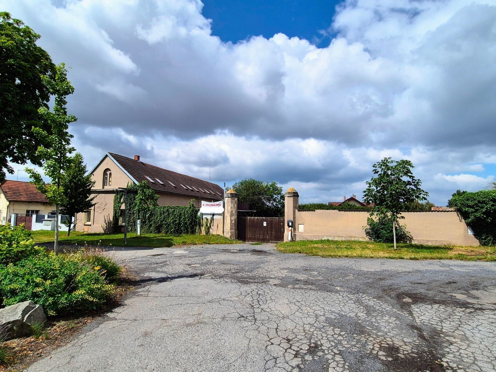 Obchodní prostory, Náves sv. Petra a Pavla, Zlatníky-Hodkovice - Zlatníky u Prahy, Středočeský kraj, 510 m² - 1
