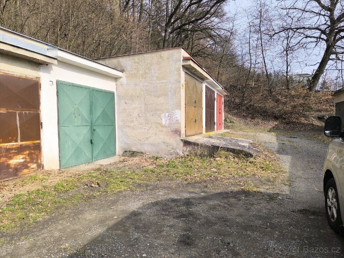 Garáže, Děčín, 405 02