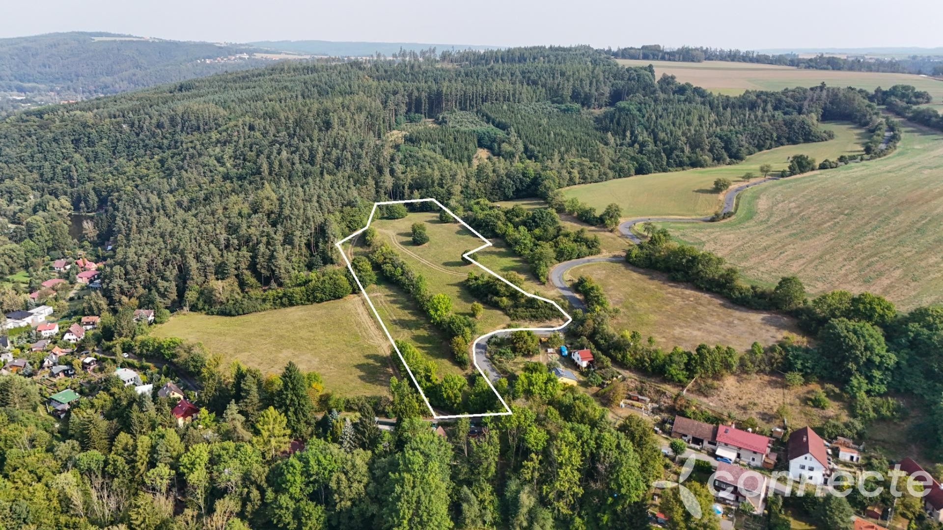 Louky, Samopše, 14 836 m²