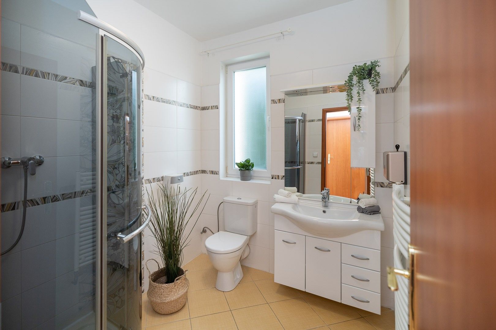 Pronájem vila - V uličkách 882, Praha, 380 m² - 5