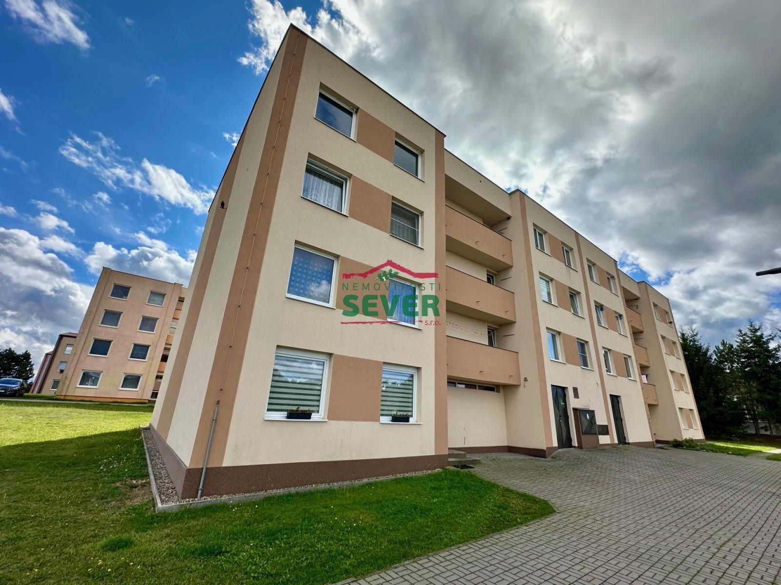 3+1, Na Hůrce, Vroutek, 72 m²