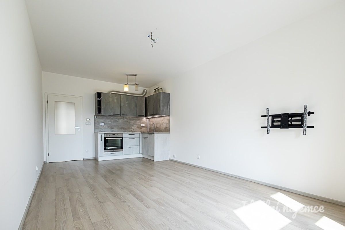 Pronájem byt 2+kk - Za valem, Praha, 47 m²