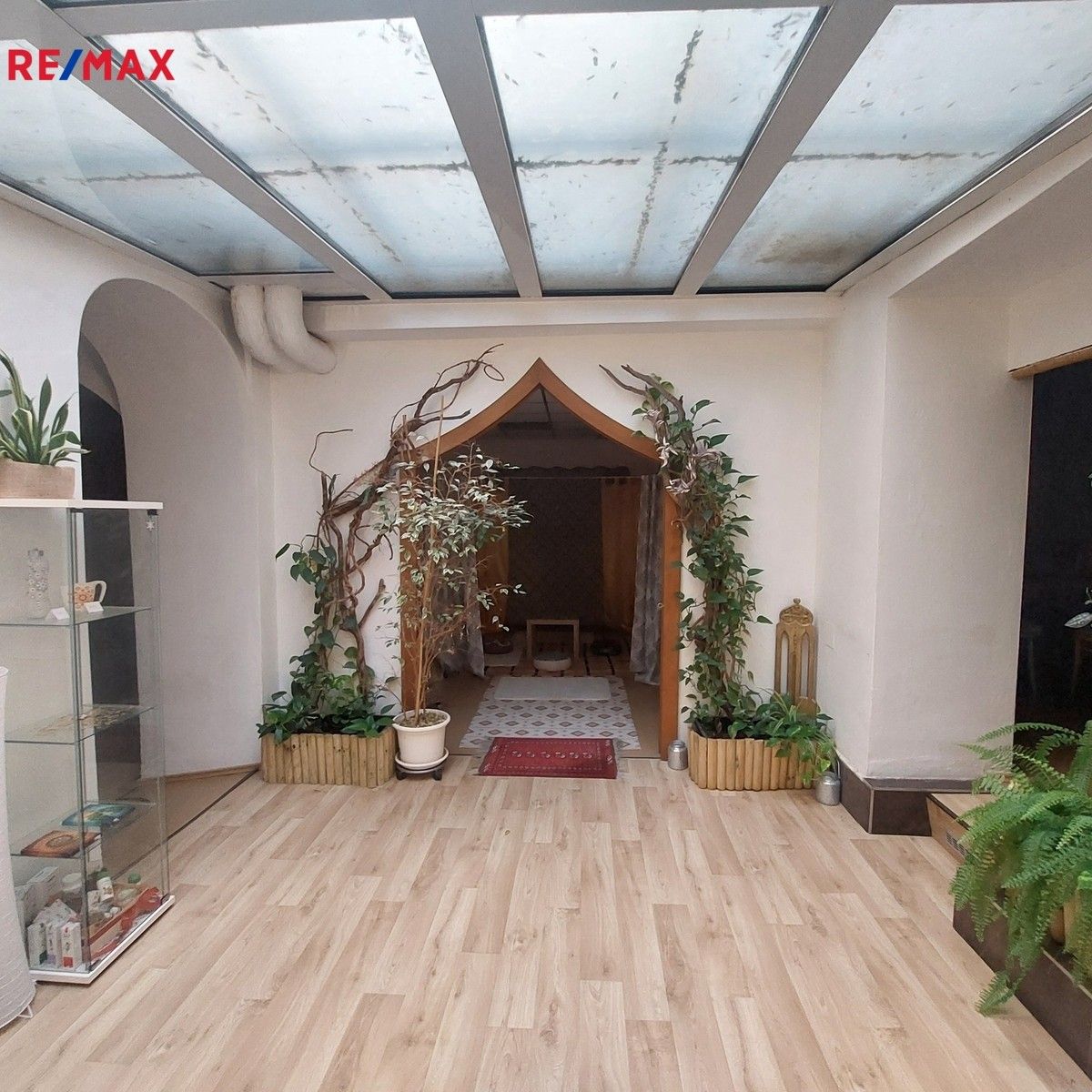 Pronájem obchodní prostory - Šemberova, Olomouc, 99 m²