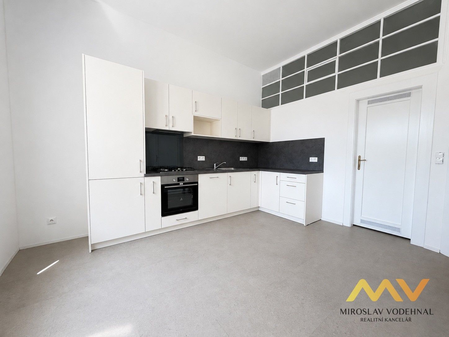3+1, Dukelská třída, Hradec Králové, 129 m² - 1