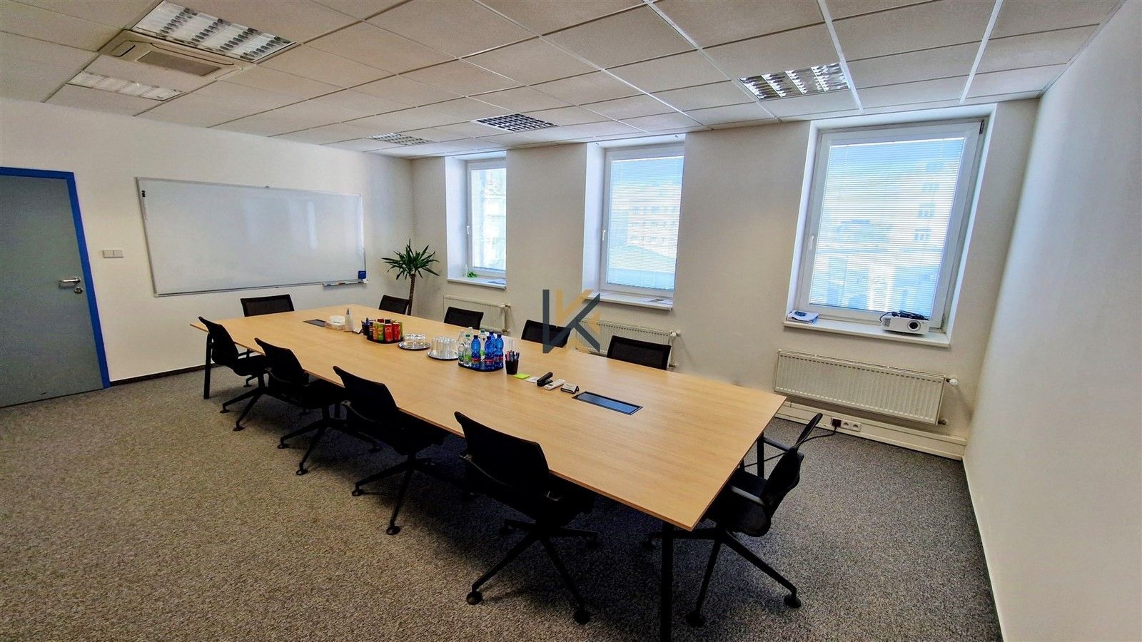 Pronájem kancelář - Kolbenova, Praha, 394 m²