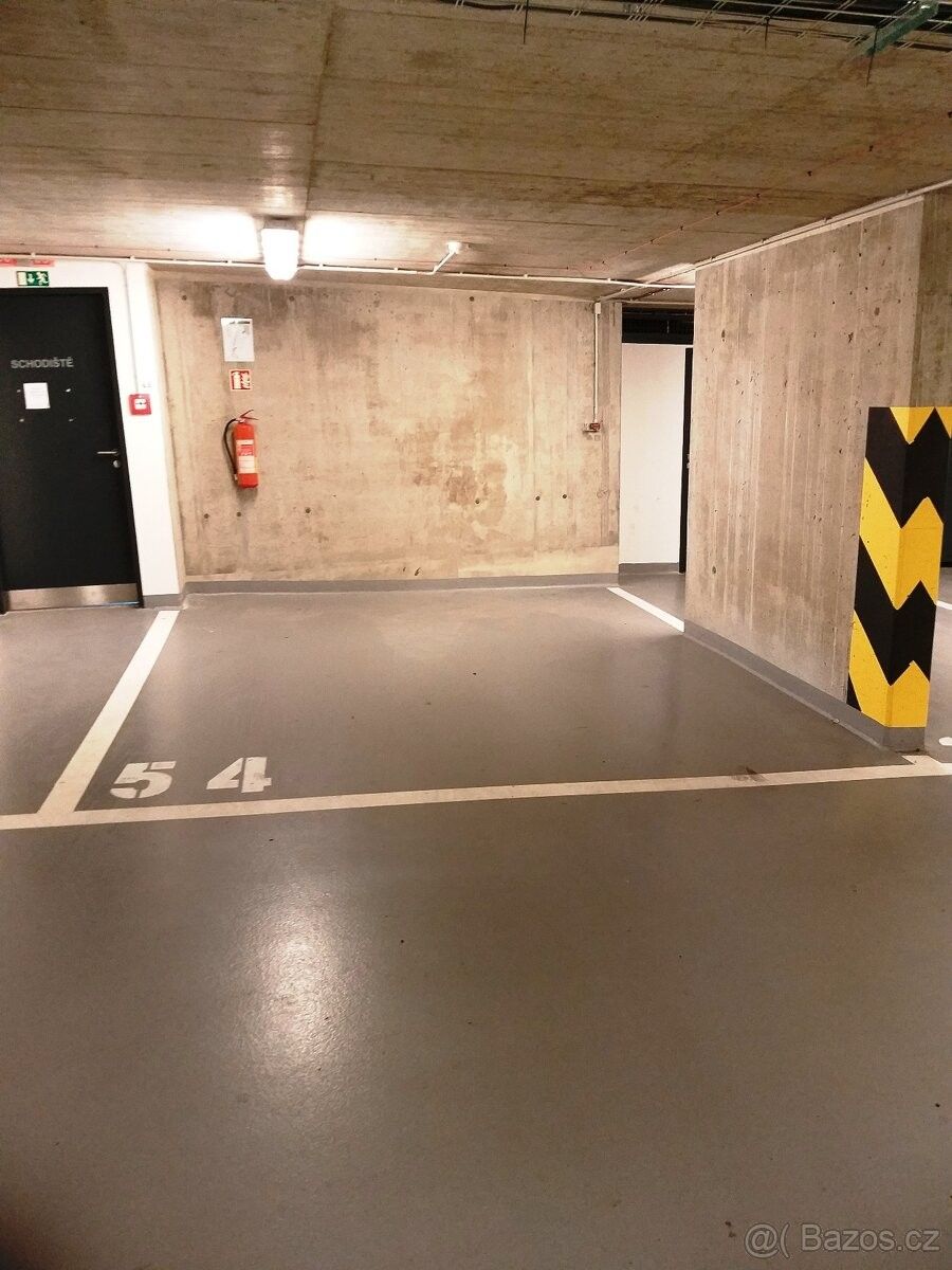 Garáže, Praha, 100 00