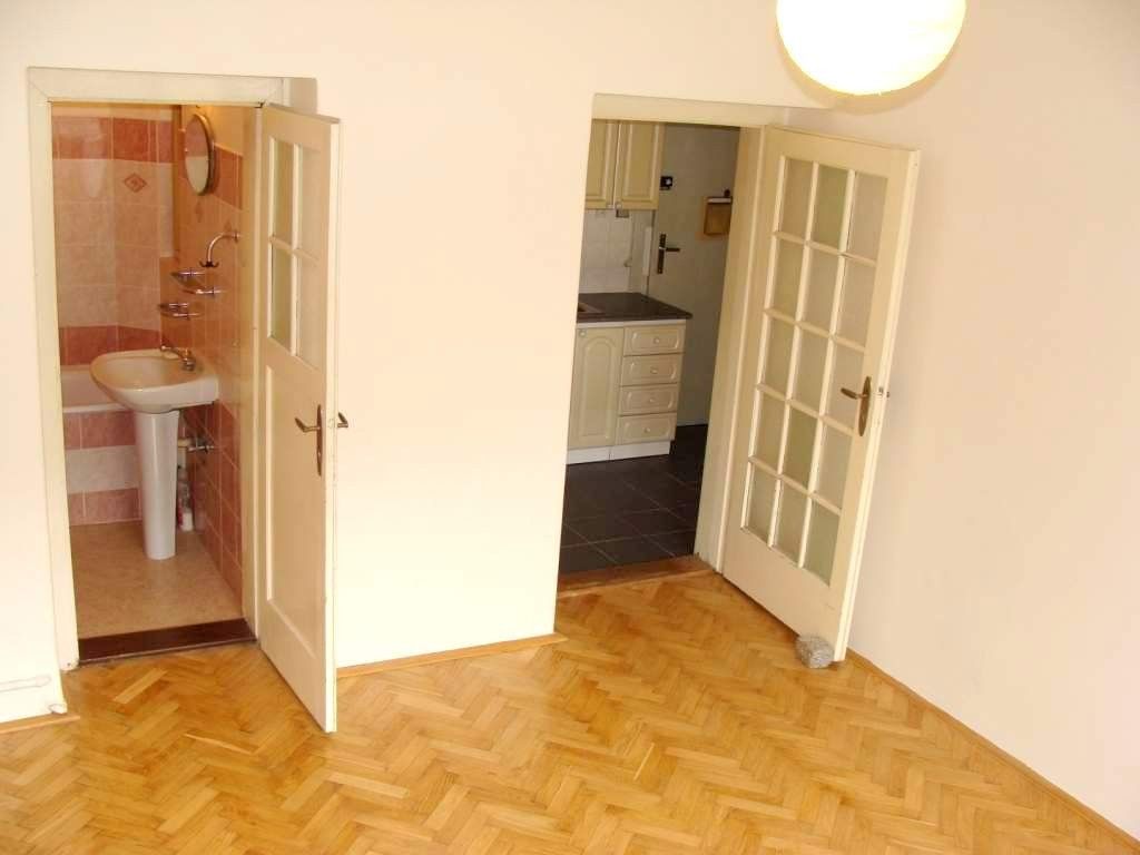 Byt 2+kk · 43 m² · Šlikova 43, Praha - 3