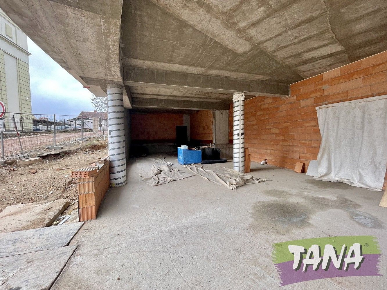 Pronájem obchodní prostory - Dvůr Králové nad Labem, okres Trutnov, Královéhradecký kraj, 335 m² - 2