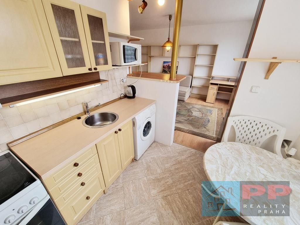 2+kk, Svídnická, Praha, 40 m²