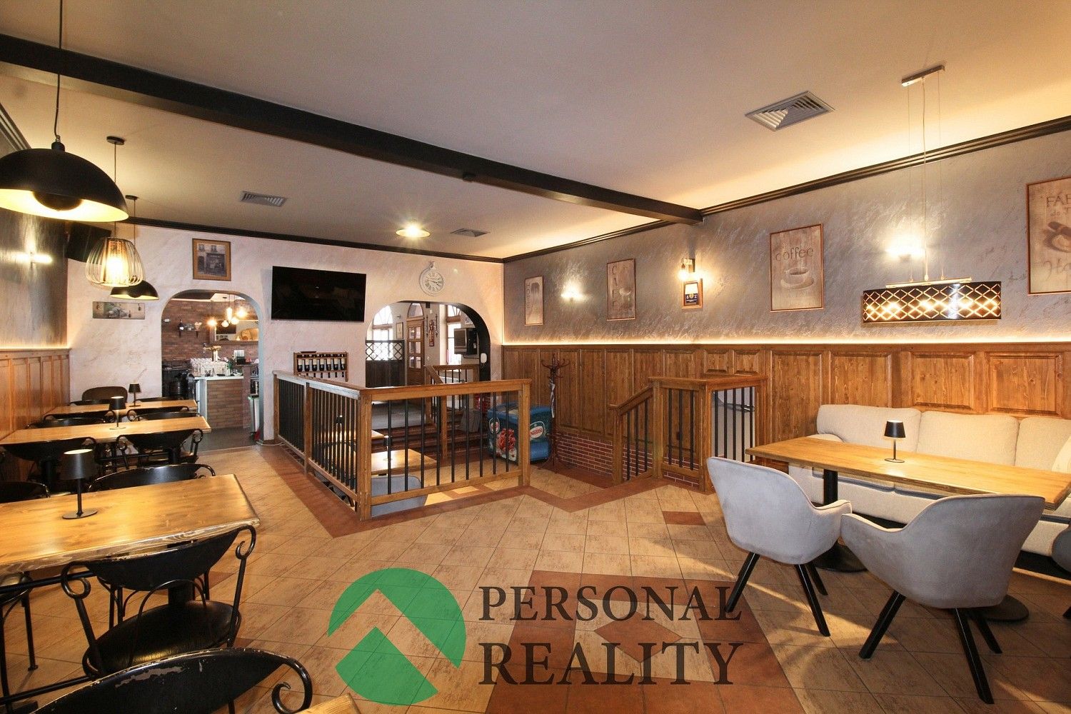 Restaurace, 616 m²