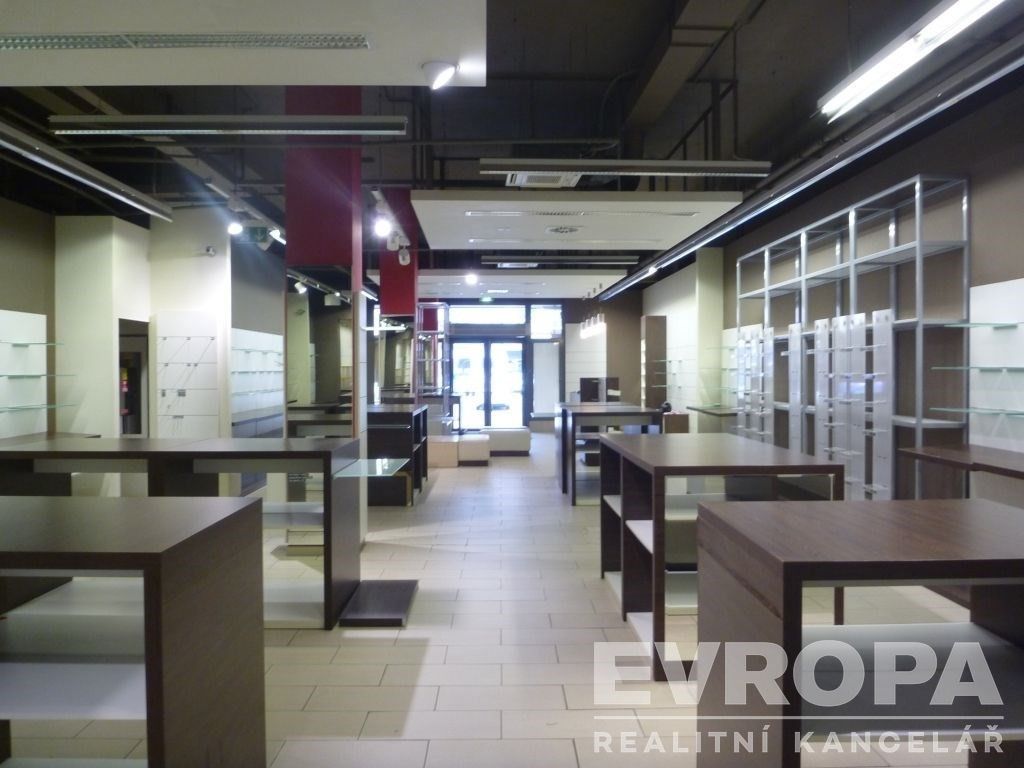 Prodej obchodní prostory - náměstí 1. Máje, Chomutov, 956 m²