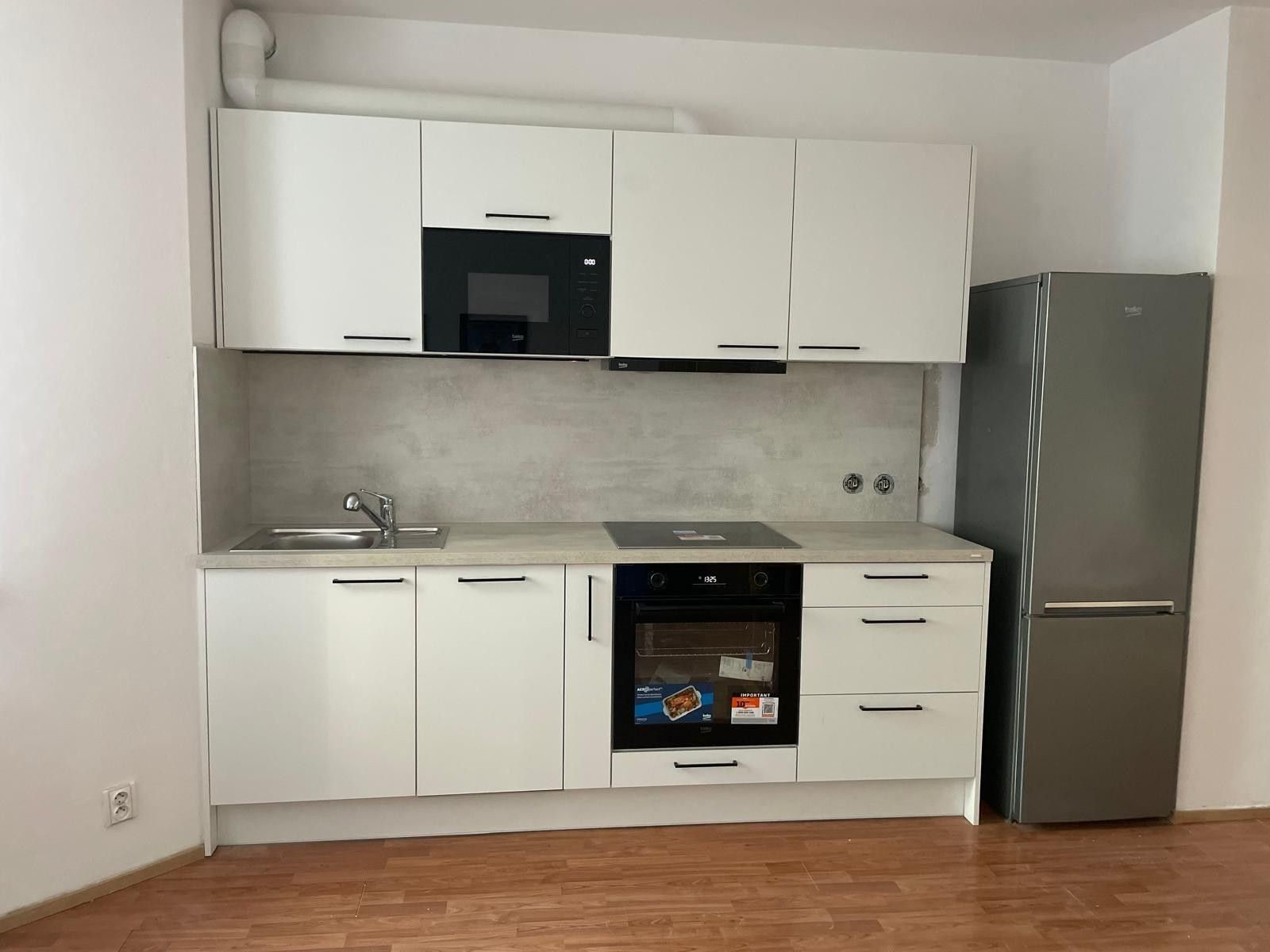 Pronájem byt 1+kk - Gutova, Praha - Strašnice, 42 m² - 2