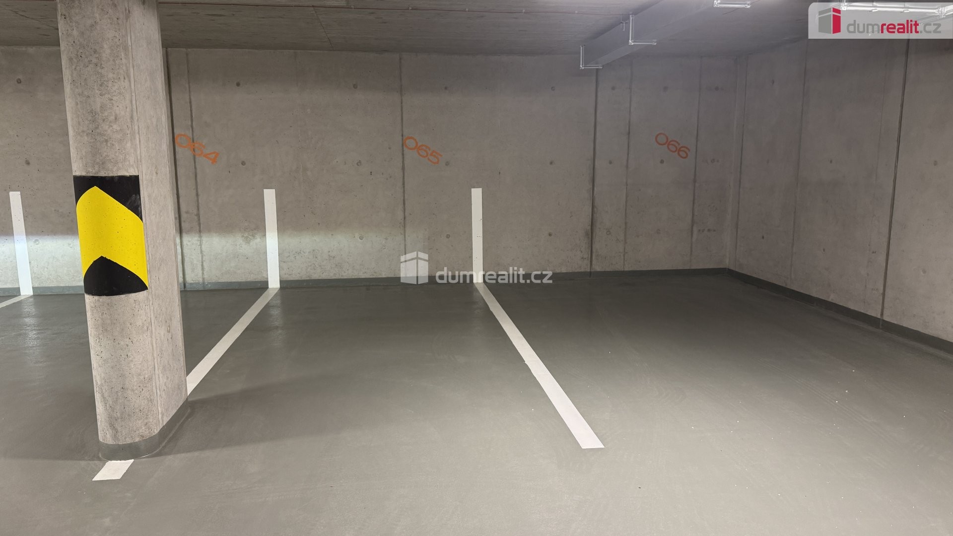 Garáž · 17 m² · U Komína 368, Praha Radlice - 4