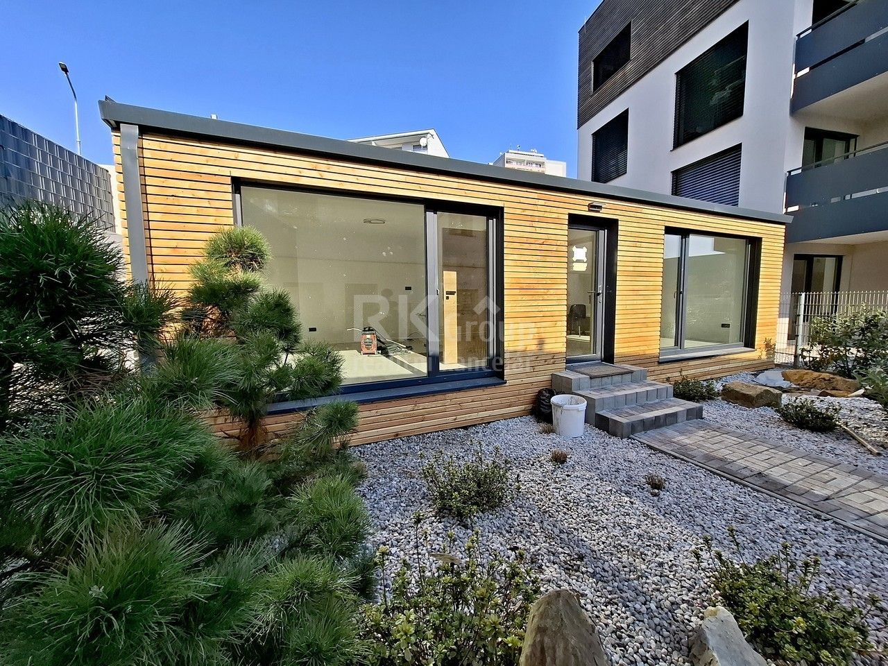 Obchodní prostory, Záfortenská, Slaný, 14 m²